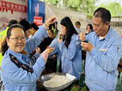 礦企社區(qū)手牽手 端午粽香傳溫情